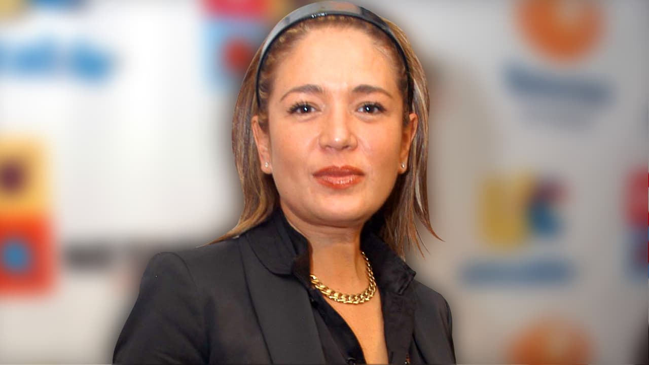 Andrade, quien hace dos semanas, en entrevista 
<b><a href="https://www.univision.com/shows/primer-impacto/la-verdad-la-tengo-yo-yolanda-andrade-insiste-en-que-se-caso-con-veronica-castro-y-afirma-que-posee-pruebas-video">exclusiva con Primer Impacto</a></b>, dijo que tiene fotos y videos que 
<b>prueban su relación con Verónica Castro</b>, alegó que la actriz de 'Rosa Salvaje' mintió al decir que se retiraba porque no soportaba el escarnio al que se le había sometido. "Ese anuncio que dio es mentira, 
<b>está provocando más odio hacia mí</b>. ¿Quién se va a retirar después de tantos años de carrera por un chisme de estos? Otras razones y cosas tendrá que no quiere que se sepan", especuló.