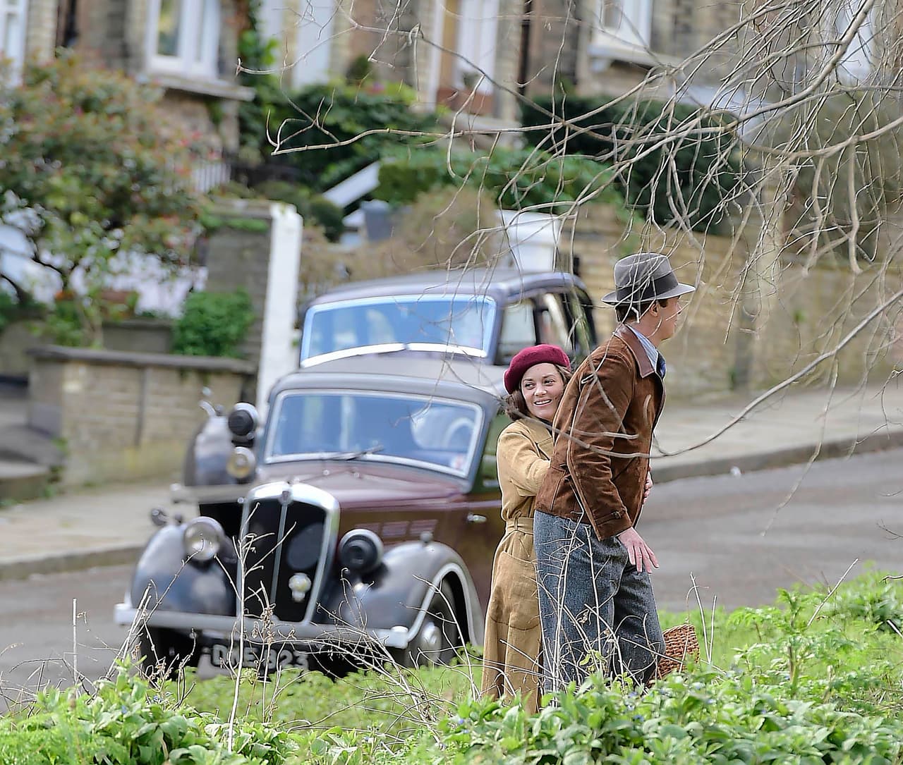 El resultado sería atroz, Brad y la actriz francesa estarían sosteniendo un amorío.