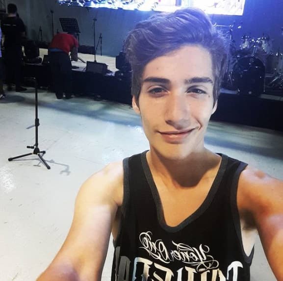 Así fue como al chico se le recetaron fuertes medicamentos para tratar su TDA (Trastorno por Déficit de Atención) y depresión.