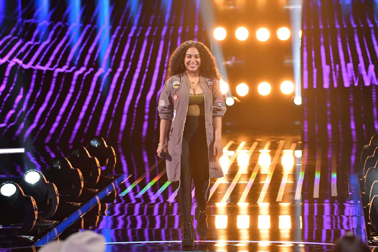 La primera participante en aparecer en el escenario de Reina de la Canción fue Jessica Núñez, quien llegó decidida a obtener el "sí" de los jueces.