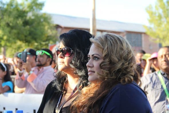 “ Los Canarios de Michoacán” pusieron a bailar a cientos de Arizoneneses en los Latin Grammy Street Parties en Phoenix, quienes no pudieron resistirse al carismático grupo de música regional mexicana, su sonido único del arpa y a sus conocidos sencillos. 