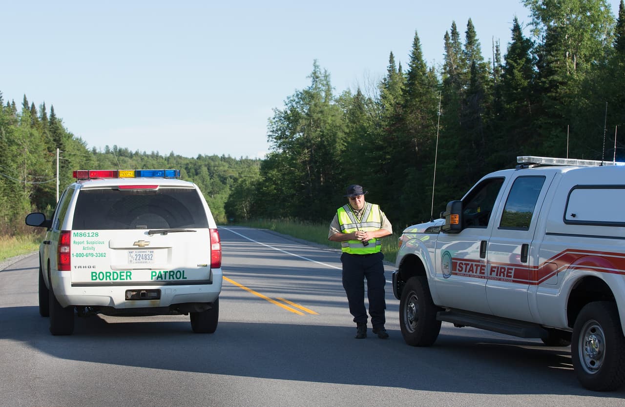 Parada en punto de control fronterizo desata persecución que termina en choque con varios heridos
