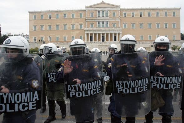 La zona euro advirtió el jueves que espera la aprobación del plan en la cámara antes de desbloquear su segundo plan de ayuda, que Grecia necesita para no quebrar en marzo.