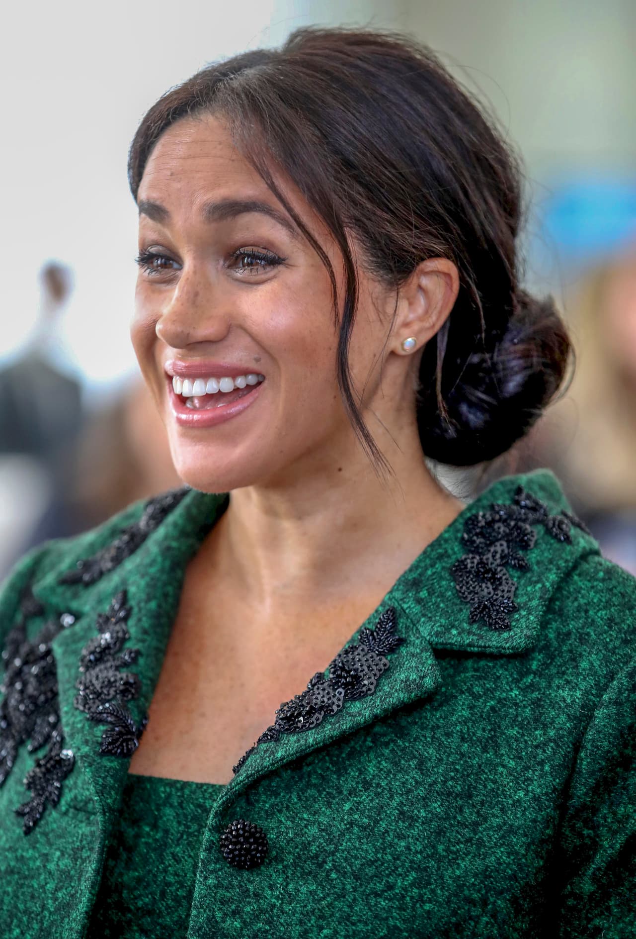 "Todos 
<b>sabemos lo que se siente </b>cuando nuestros sentimientos son heridos. Todos sabemos lo que se siente estar aislado o lo otro. Todos lo estamos resolviendo".
<br>