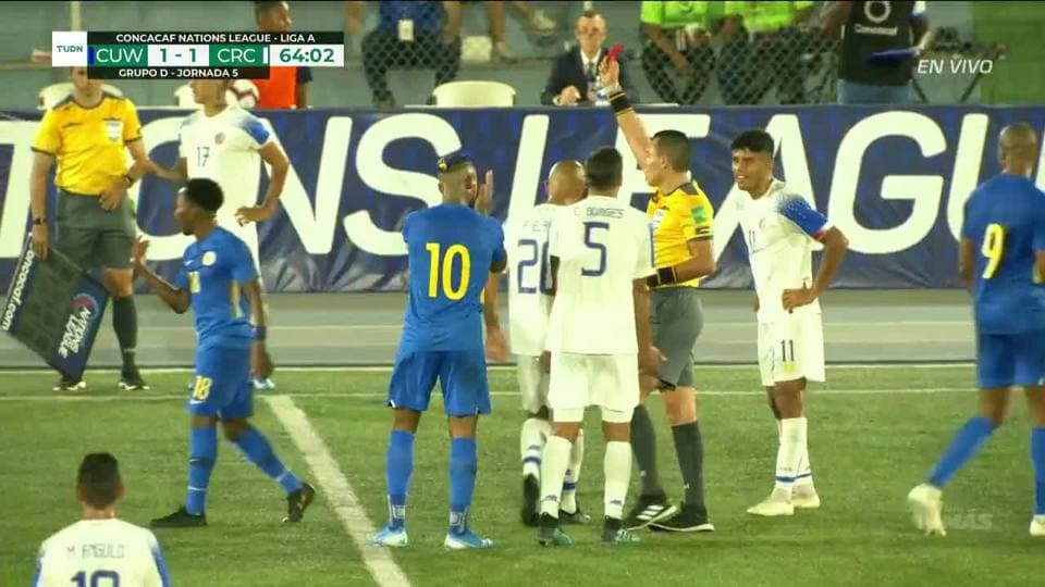 ¡Tarjeta Roja! Ricardo Blanco recibe la segunda amarilla y se va del juego