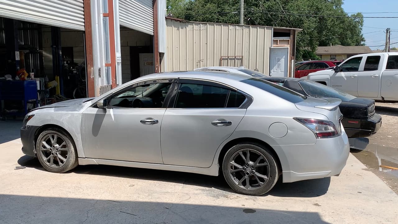 De acuerdo con el portal de Internet Helpinsure.com, la tarifa anual del seguro de vehículo para una persona soltera que no ha tenido accidentes y tiene un buen historial crediticio va desde $375 anual y la más cara en $1,826.