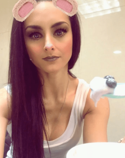 La actriz aprovecha cada momento para tomarse fotos con filtros muy originales.