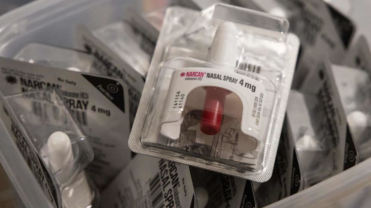 El condado de Los Ángeles considera suministrar a las bibliotecas el medicamento NARCAN contra las sobredosis