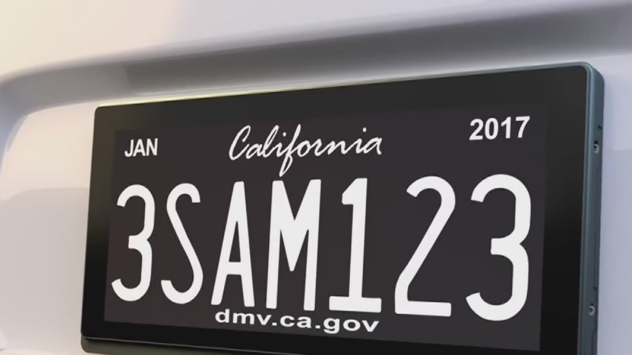Sacramento estrena las primeras matrículas digitales para vehículos. Conoce cómo funcionan y para qué sirven