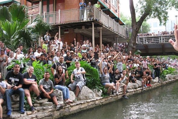 Photos: Spurs Championship Parade 2014 Barges