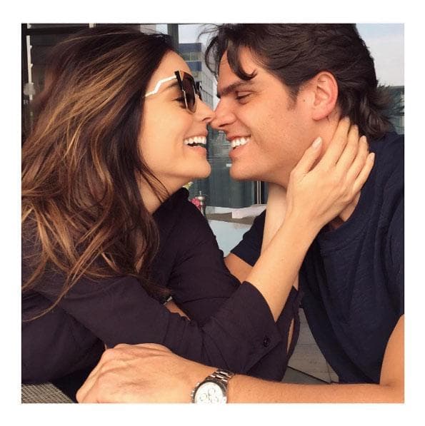 "Estoy muy feliz, agradecida con Dios y con la vida. Estoy pasando momentos de mucha ilusión y felicidad y realizándome como mujer", dijo la modelo para
<a href="https://www.radioformula.com.mx/notas.asp?Idn=624594&idFC=2016&sURL=" target="_blank">Todo para la mujer</a> acerca de su matrimonio el 8 de septiembre de 2016.