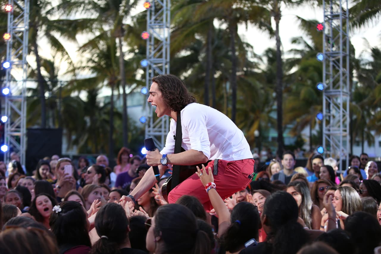 No sabemos bien quién estaba más nervioso: Jordan o su padre. A pesar de su poco dominio del español, Jordan logró convencer a los jueces.
