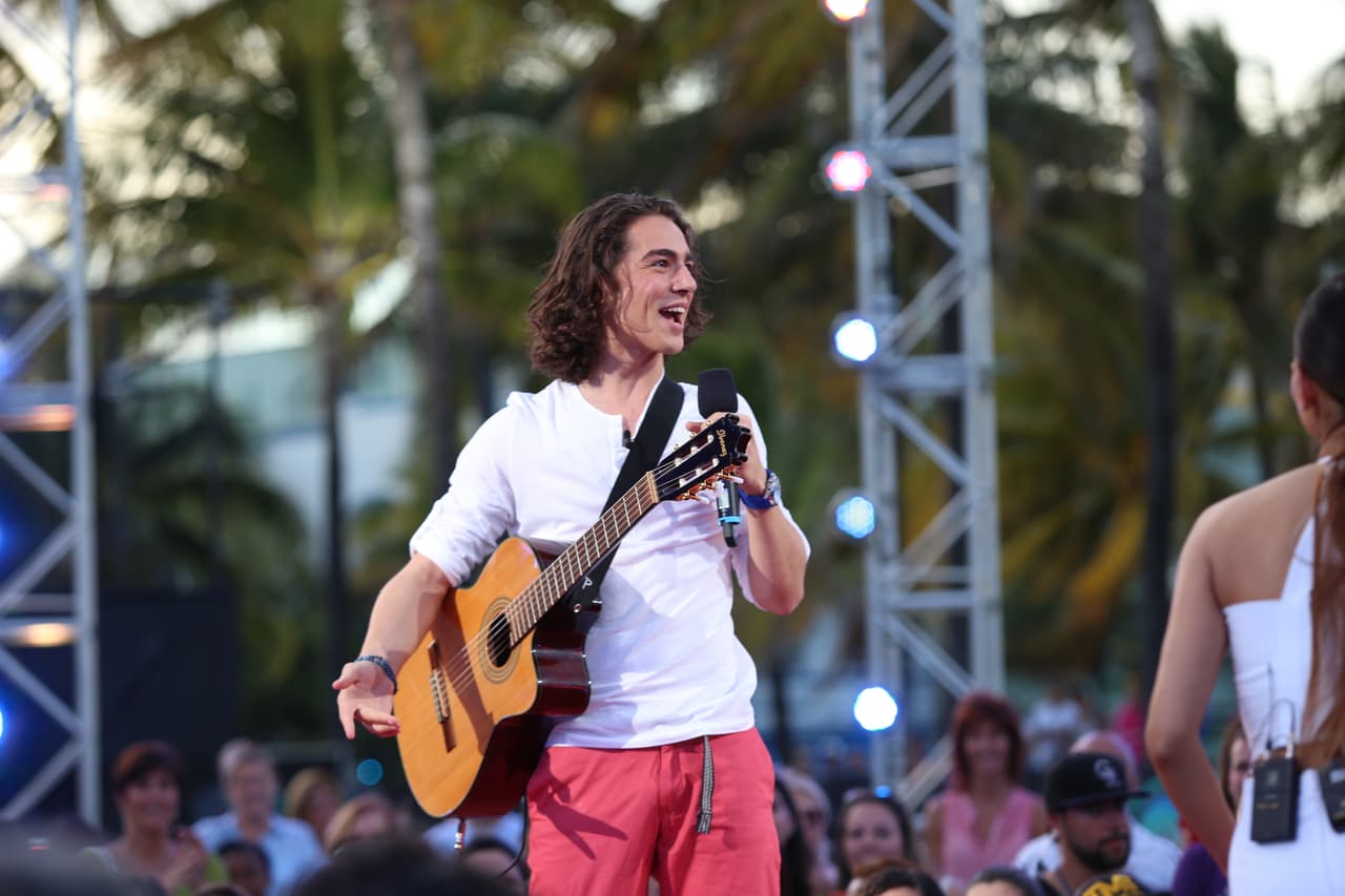 No sabemos bien quién estaba más nervioso: Jordan o su padre. A pesar de su poco dominio del español, Jordan logró convencer a los jueces.