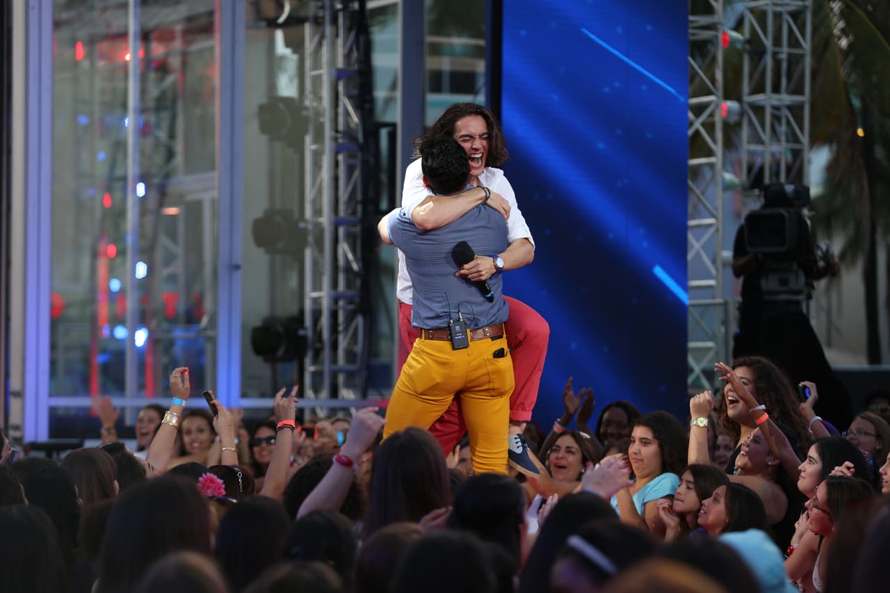 No sabemos bien quién estaba más nervioso: Jordan o su padre. A pesar de su poco dominio del español, Jordan logró convencer a los jueces.