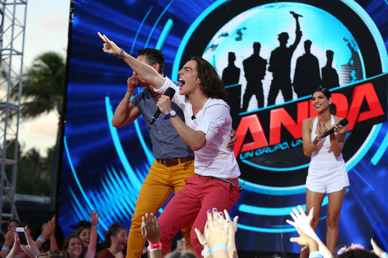 No sabemos bien quién estaba más nervioso: Jordan o su padre. A pesar de su poco dominio del español, Jordan logró convencer a los jueces.