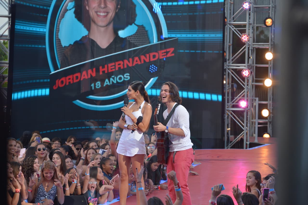 No sabemos bien quién estaba más nervioso: Jordan o su padre. A pesar de su poco dominio del español, Jordan logró convencer a los jueces.