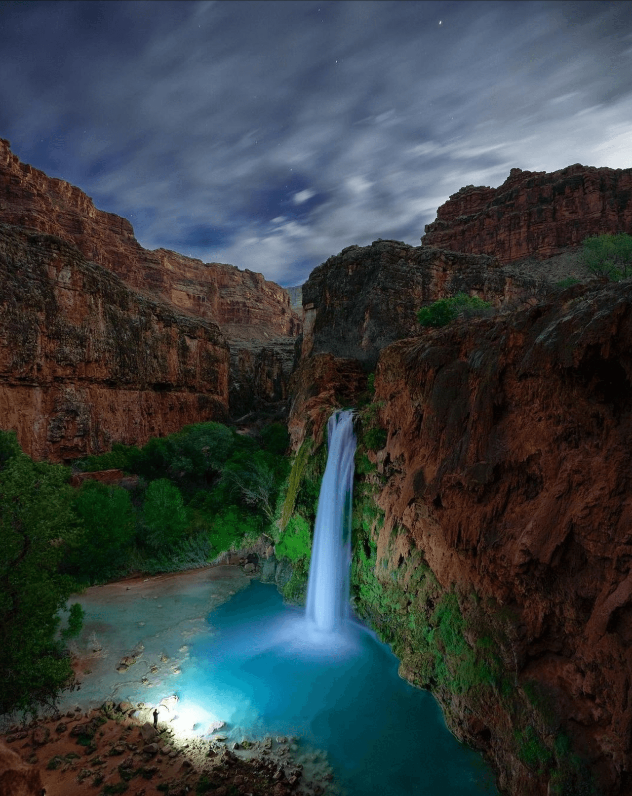 <b>Tampoco hay servicio médico</b>, por lo que deberás tener mucha precaución al explorar la zona, pues recibir atención de emergencia puede tomar horas y ser muy costoso.