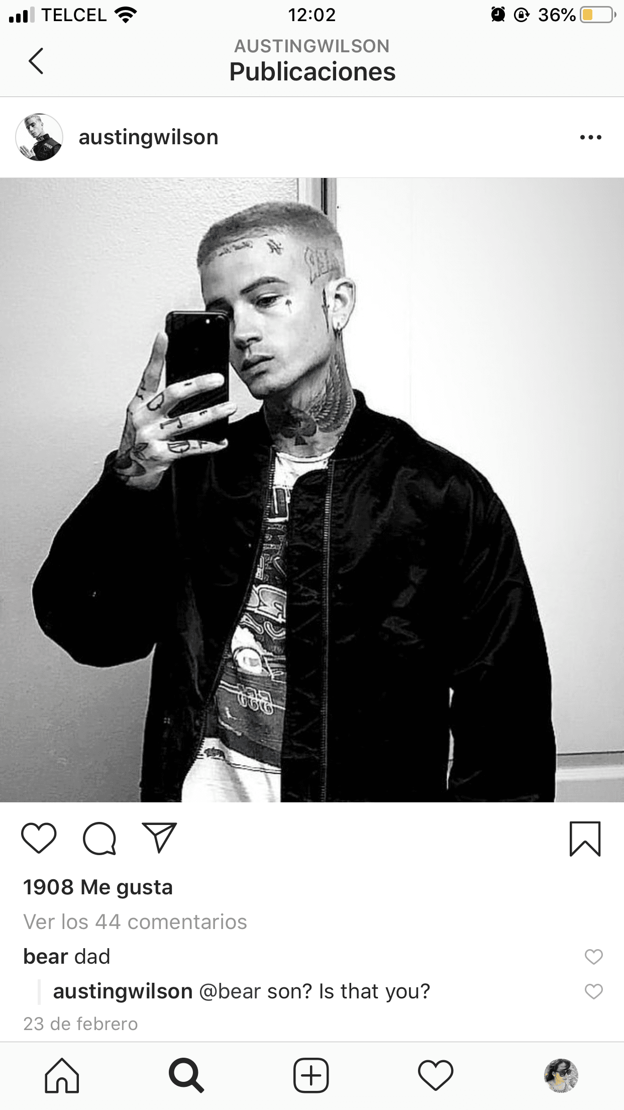 Le gustan los tatuajes. En uno de sus hombros tiene un retrato de la legendaria Marilyn Monroe. Reside en Los Ángeles y una de las marcas con las que ha trabajado es Baxter of California, especializada en productos para la piel y el cabello.