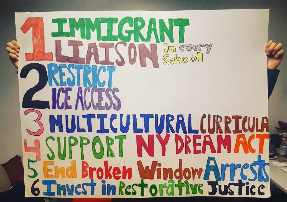 Maestros reclaman que escuelas de Nueva York hagan más por alumnos indocumentados 