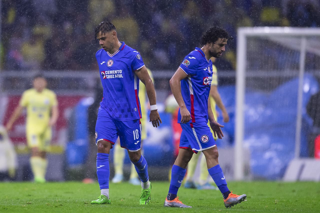Las Águilas del 'Tano' Ortíz se dieron un festín en la cancha del Estadio Azteca luego de golear 7-0, con siete anotadores diferentes, a un Cruz Azul que está muy cerca del abismo y con un DT que tiene las horas contadas.