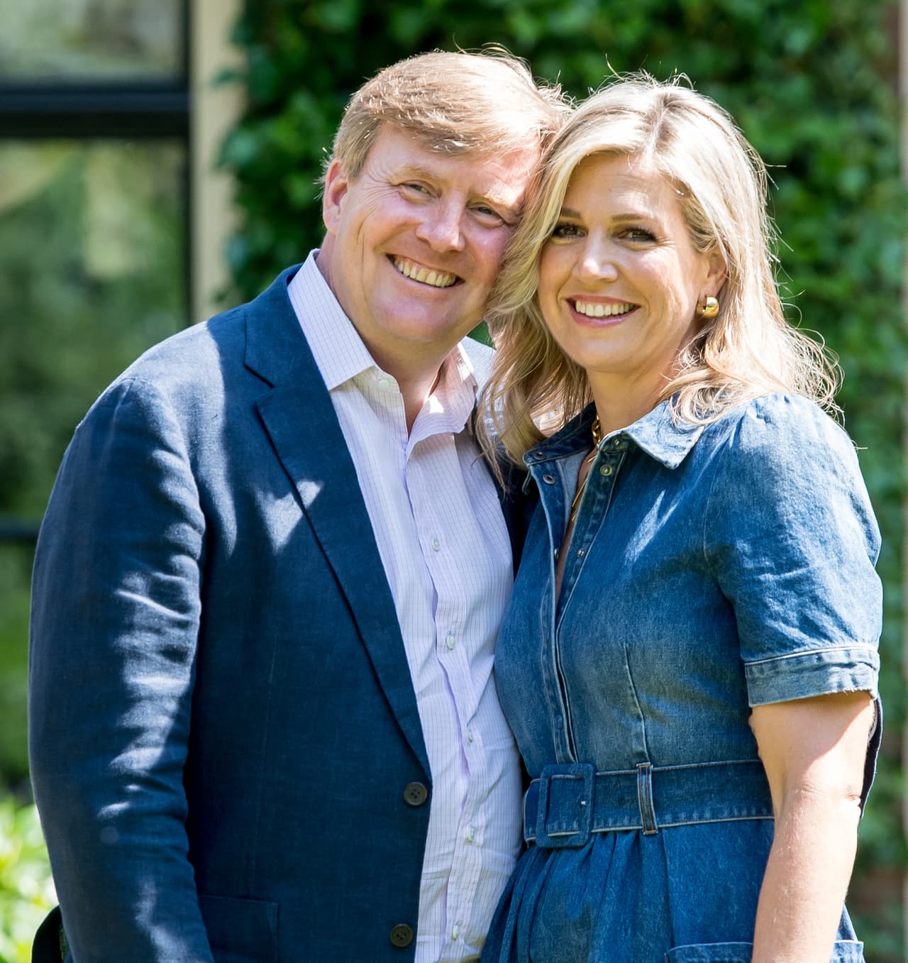 Máxima volvió a sonreír, abrazada de su "príncipe azul", como se ha referido a él en múltiples ocasiones durante sus casi veinte años juntos.