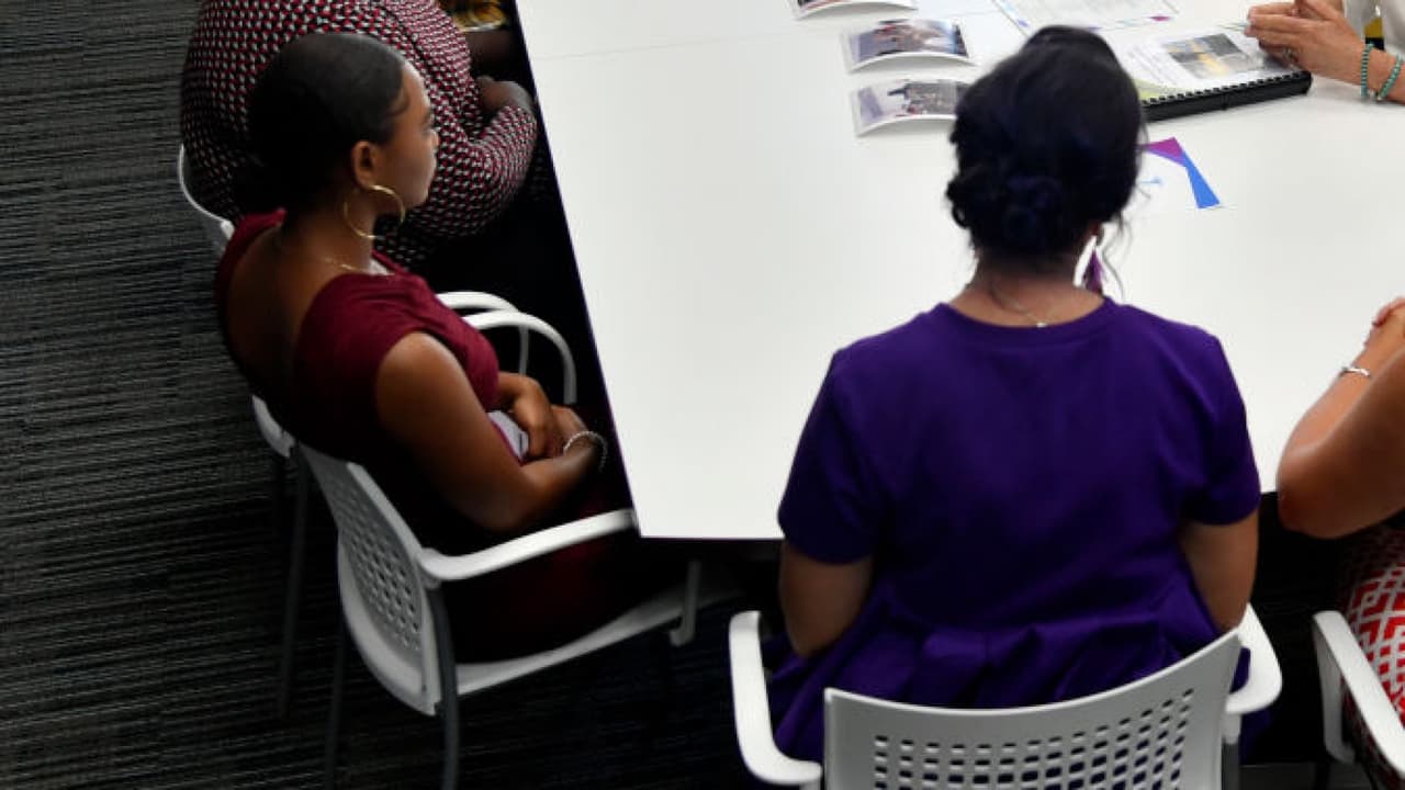 Jóvenes víctimas de abuso sexual demuestran que a pesar del dolor y la adversidad, aún tienen "13 razones para vivir"