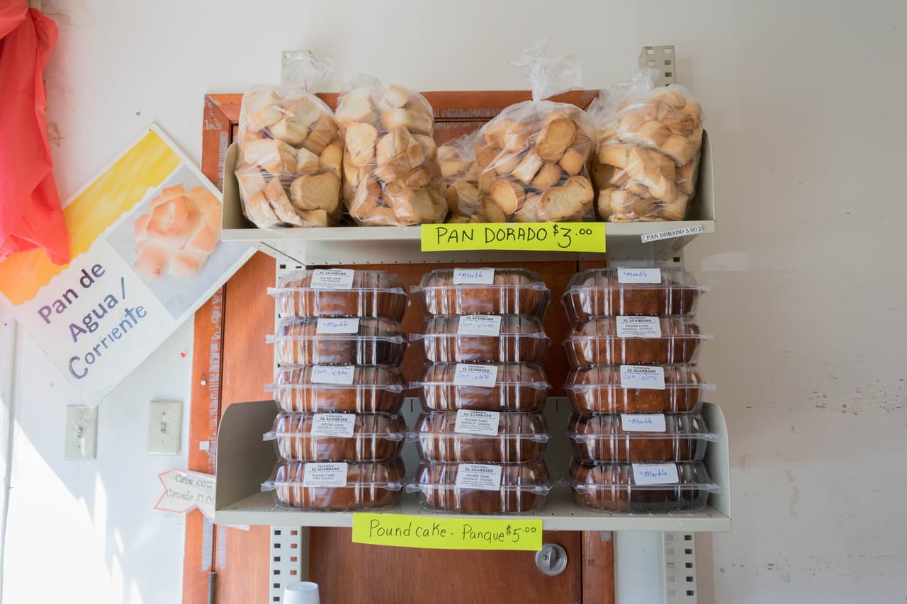 Vecinos de Pilsen han notado como el barrio, en su mayoría hispano, poco a poco se va transformando con la llegada de otros grupos étnicos.