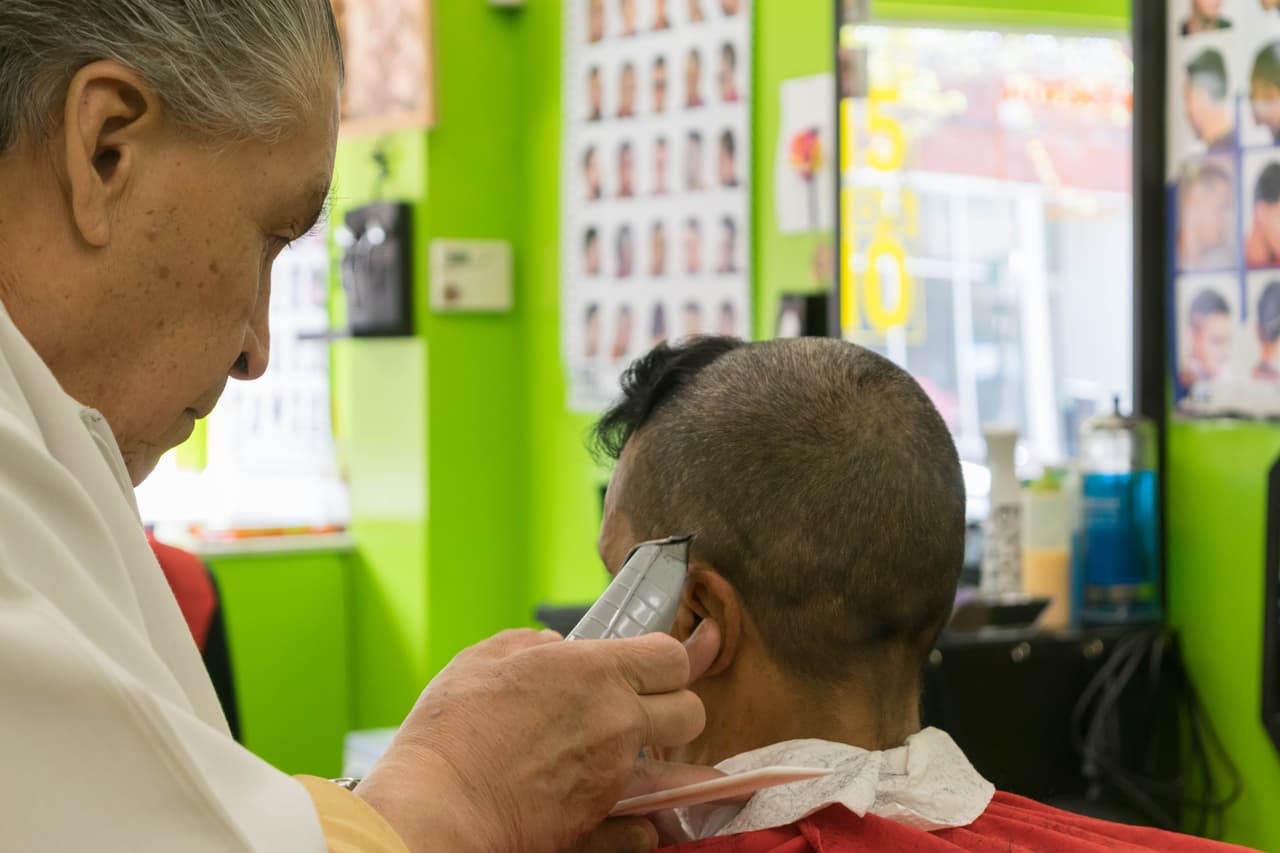 Vecinos de Pilsen han notado como el barrio, en su mayoría hispano, poco a poco se va transformando con la llegada de otros grupos étnicos.