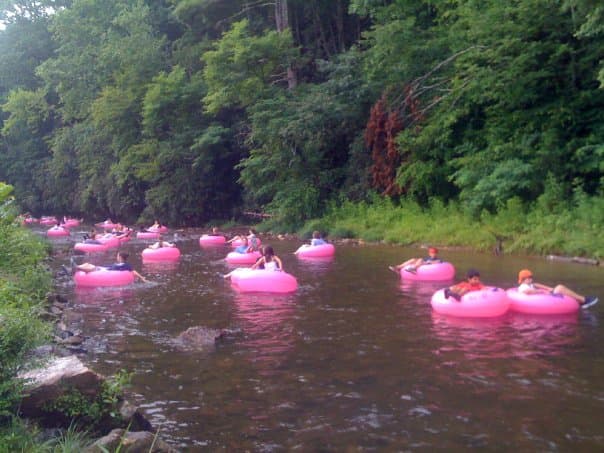 <b><a href="https://helenwaterpark.com/">Helen Tubing and Water Park</a></b>. El parque ofrece diversión familiar, atracciones acuáticas y paseos en inflables por el río Chattahoochee.
<br>
<br>
<b><a href="https://goo.gl/maps/4mMJkfegyFZcYeMu5">Cómo llegar</a></b>