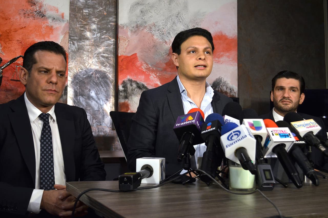 En más de una ocasión, señaló que Giovanni Medina no era el mejor padre y que ponía en riesgo la integridad de su hijo Emmanuel, mientras que él la acusó de ser alcohólica. El empresario aseguró que esa era una conducta común en la artista.