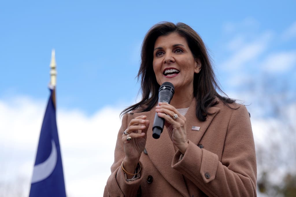 Así busca Nikki Haley marcar diferencias con Donald Trump antes de las primarias en Carolina del Sur
