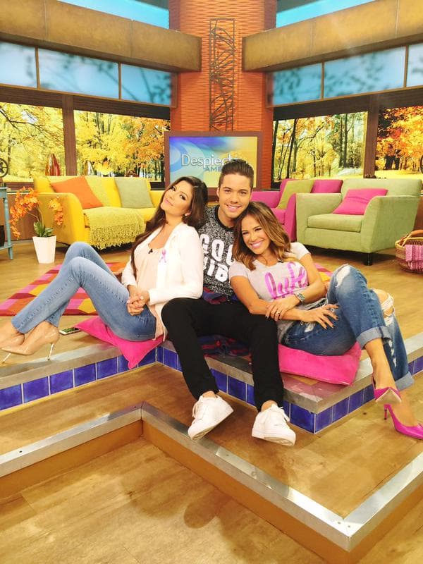 "¡Como me gusta trabajar al lado de estas profesionales y hermosas mujeres!", dijo William. (Octubre 16, 2015)