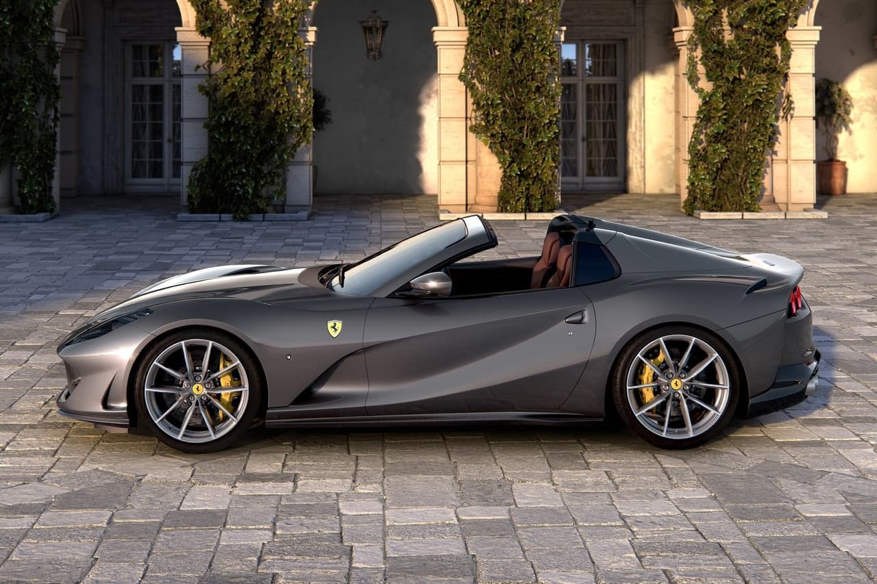 Su motor es un enorme 
<b>V12 de 6.5 litros</b> capaz de producir unos impresionantes
<b> 800 caballos de potencia</b> a un máximo de 8,000 rpm y
<b> 529 lb-pie de torque</b> a 7,000 rpm. ¿Qué tanto es esto?