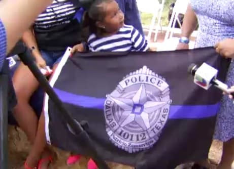 “Mi papá me cuida”, las conmovedoras palabras de la hija del policía hispano muerto en una emboscada en Dallas