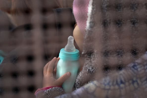 American Gateways: brinda servicios legales y representación a los padres detenidos.