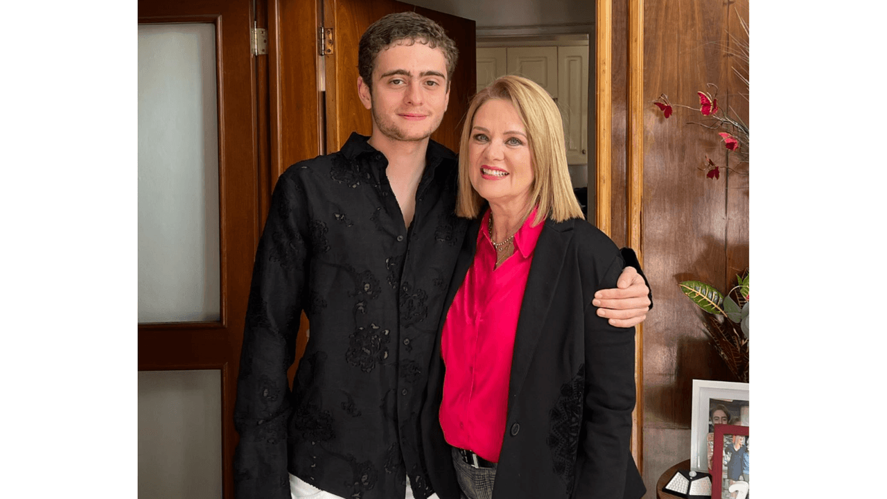 Erika Buenfil y su hijo Nicolás