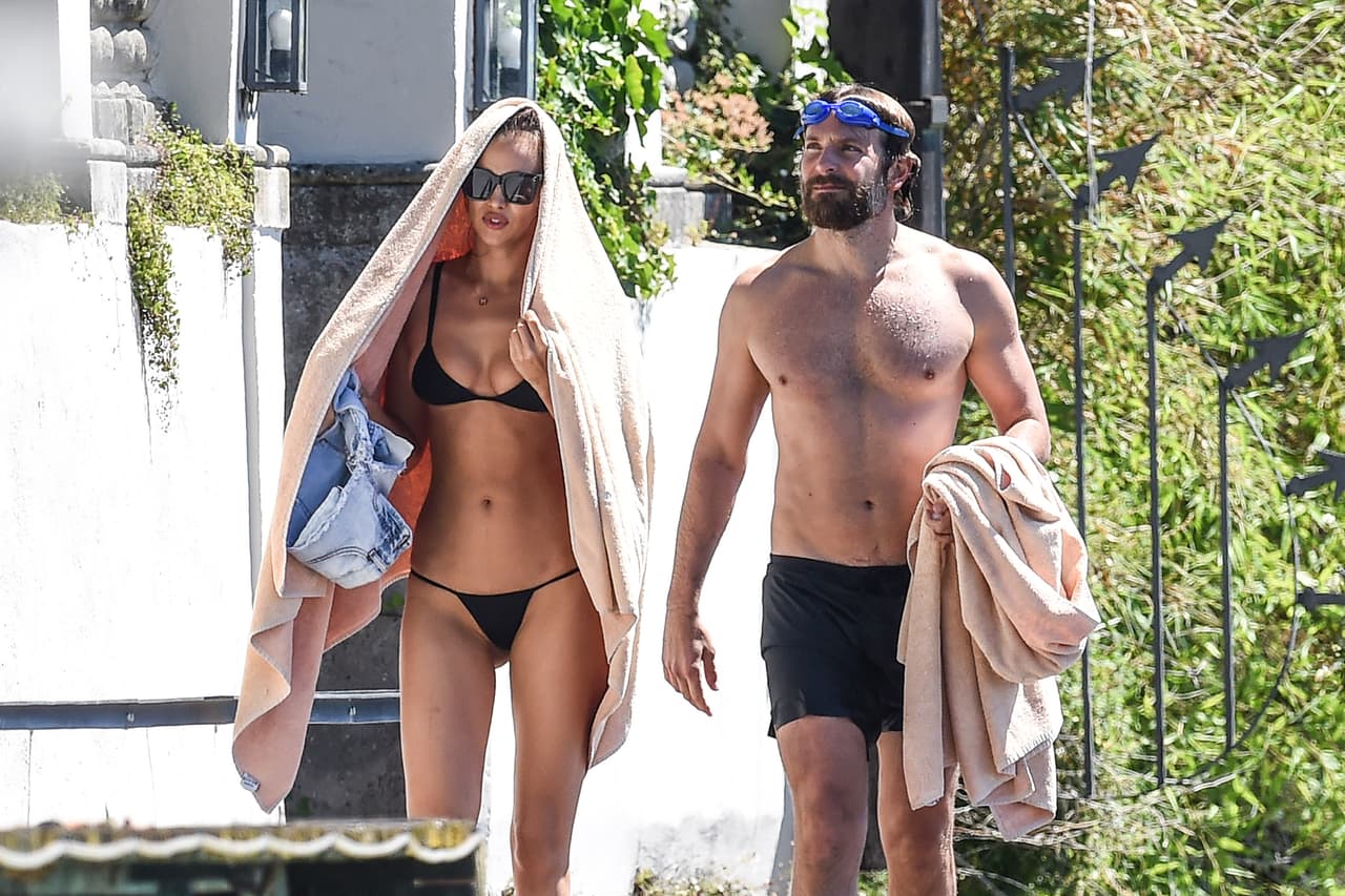 El actor nominado al Oscar y la supermodelo 
<b><a href="https://www.univision.com/famosos/bradley-cooper-disfruta-sus-vacaciones-con-la-ex-de-cristiano-ronaldo-fotos" target="_blank">comenzaron a salir </a></b>en la primavera de 2015.