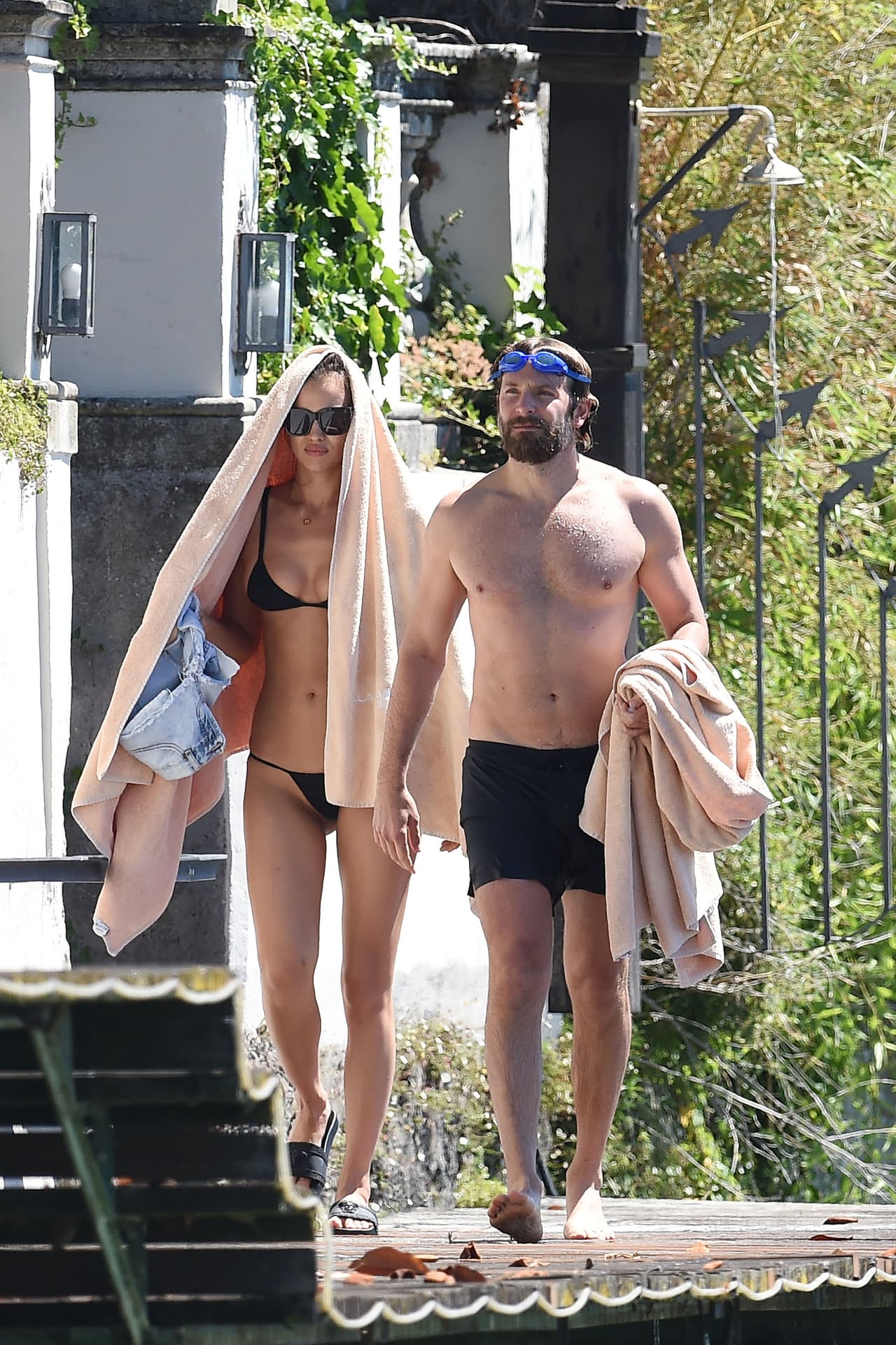 El actor nominado al Oscar y la supermodelo, 
<b><a href="https://www.univision.com/famosos/bradley-cooper-disfruta-sus-vacaciones-con-la-ex-de-cristiano-ronaldo-fotos" target="_blank">comenzaron a salir </a></b>en la primavera de 2015.