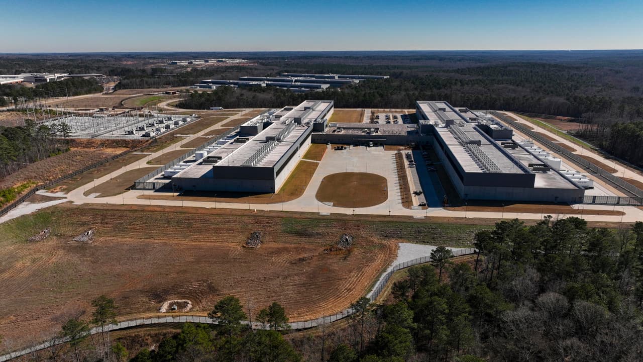Entre el ruido y el impulso a la economía: un centro de datos en Massachusetts divide a simpatizantes demócratas