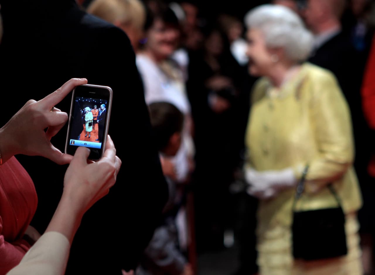 Si el candidato cuenta con buenas habilidades en fotografía y experiencia en producción de contenido de redes sociales en vivo, tiene un punto más a su favor.