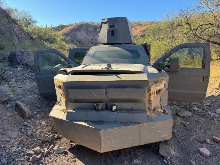 Dos de las unidades contaban
<b> con blindaje artesanal, y modificaciones </b>que los criminales les hacen para convertirlos en unidades propicias para realizar agresiones y enfrentamientos.