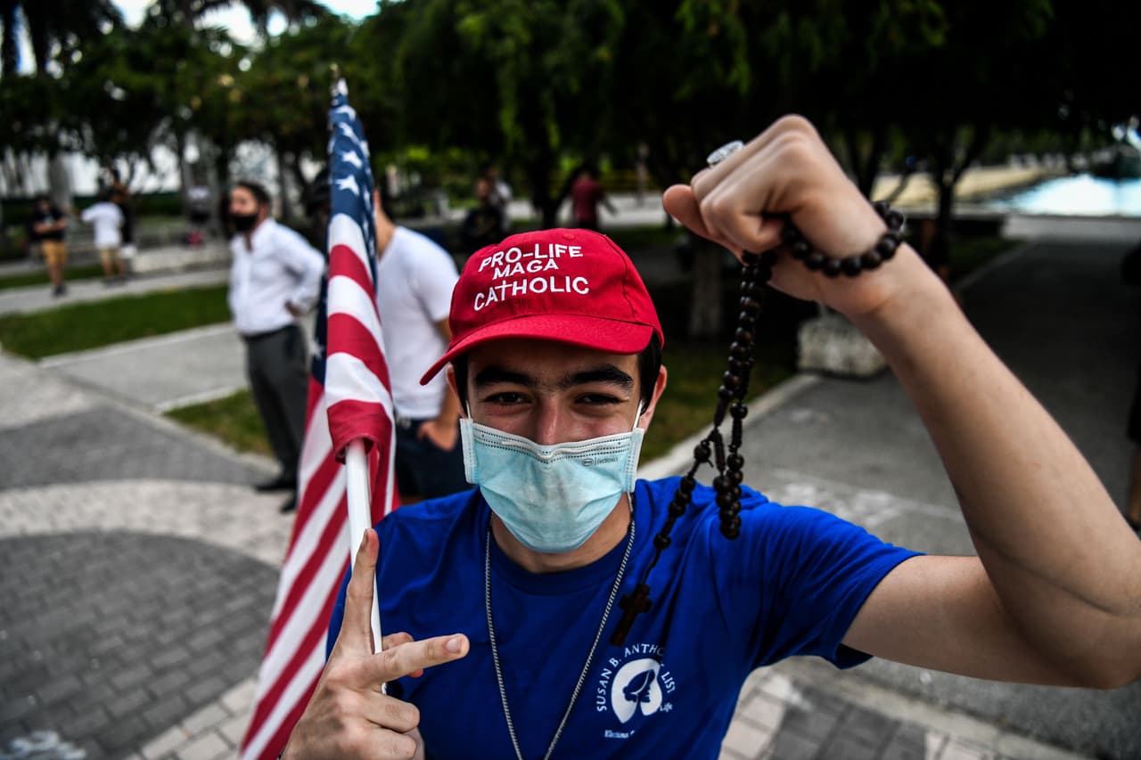 Y aunque la mayoría de las personas que estaban en las manifestaciones usaban tapabocas, no hubo distanciamiento social. 
<br>