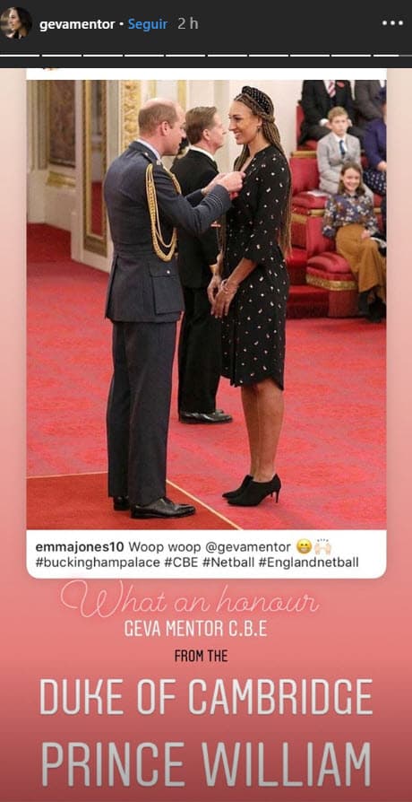 Este martes 5 de octubre el príncipe William fue el anfitrión en la ceremonia de investidura realizada en el palacio de Buckingham. En el evento condecoró a una deportista que le llevó un
<b><a href="https://www.univision.com/famosos/la-princesa-charlotte-no-le-teme-a-la-comida-picante-contrario-a-su-papa-y-sus-hermanos-fotos">regalo a la princesa Charlotte</a></b>.