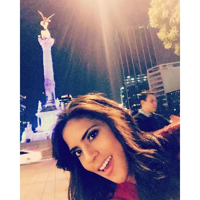 "Por fin.Ya estoy en México!!! Yeiiiiii!!!! Qué emoción! Acompáñenme en esta aventura mañana en @despiertaamericatv los espero.. Besitos!", celebró Francisca. (Noviembre 11, 2015)