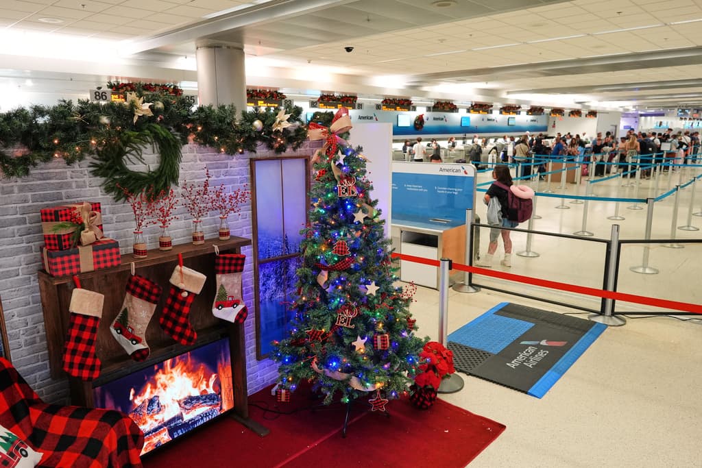 Así luce el aeropuerto de Miami durante la Navidad