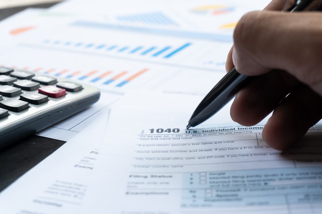 Estas deducciones de impuestos, 
<b>dependen de cada caso en particular</b>, por lo que todo contribuyente tiene la responsabilidad de consultar con un profesional, o el el sitio de IRS, para confirmar si le aplican.