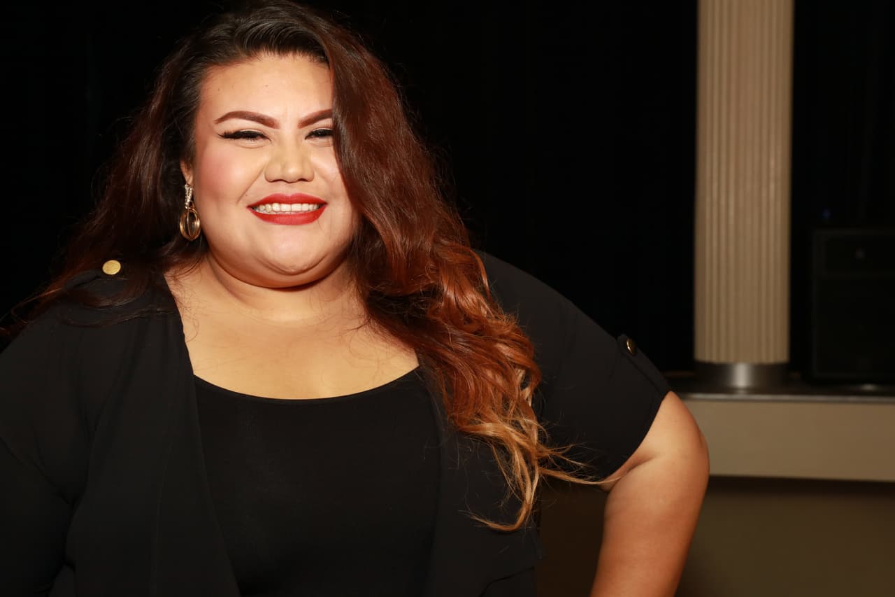 Jazmin Oro Palma
<br>
<br>
<a href="http://www.univision.com/shows/la-reina-de-la-cancion/al-chile-y-sin-editar-estas-dos-callan-a-cualquiera-con-sus-voces-video">Mira su audición aquí</a>