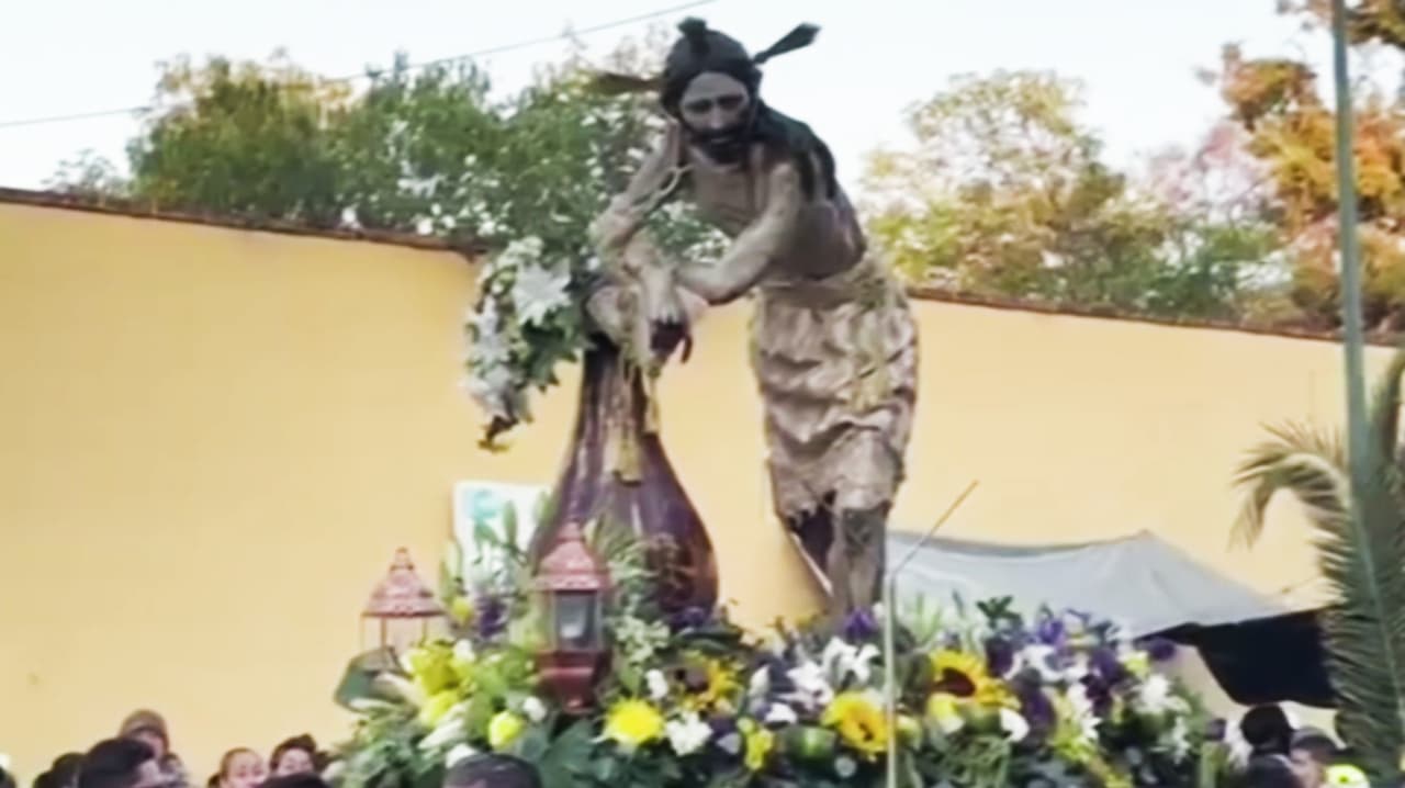 Miles de fieles en México acompañan imagen de Cristo a la que atribuyen milagros desde hace tres siglos