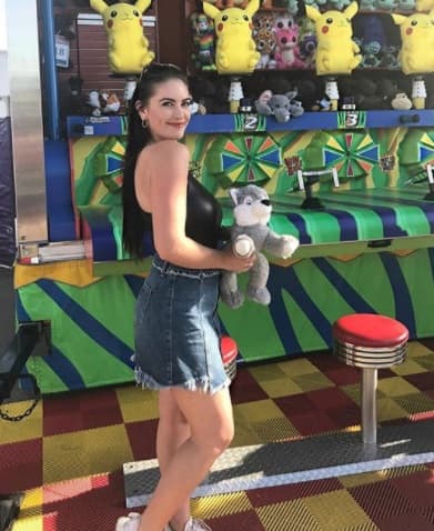 Tras un incendio en el que su familia perdió su casa, Bearchell se sintió sumamente inspirada por la ayuda que recibieron por parte de la Cruz Roja, por lo que vio en los concursos de belleza una plataforma para poder apoyar a quien más lo necesita.