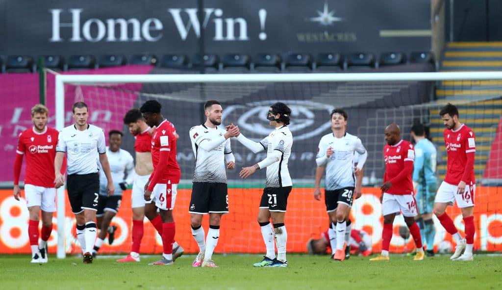 Swansea destrozó al Nottingham Forest 5-1.